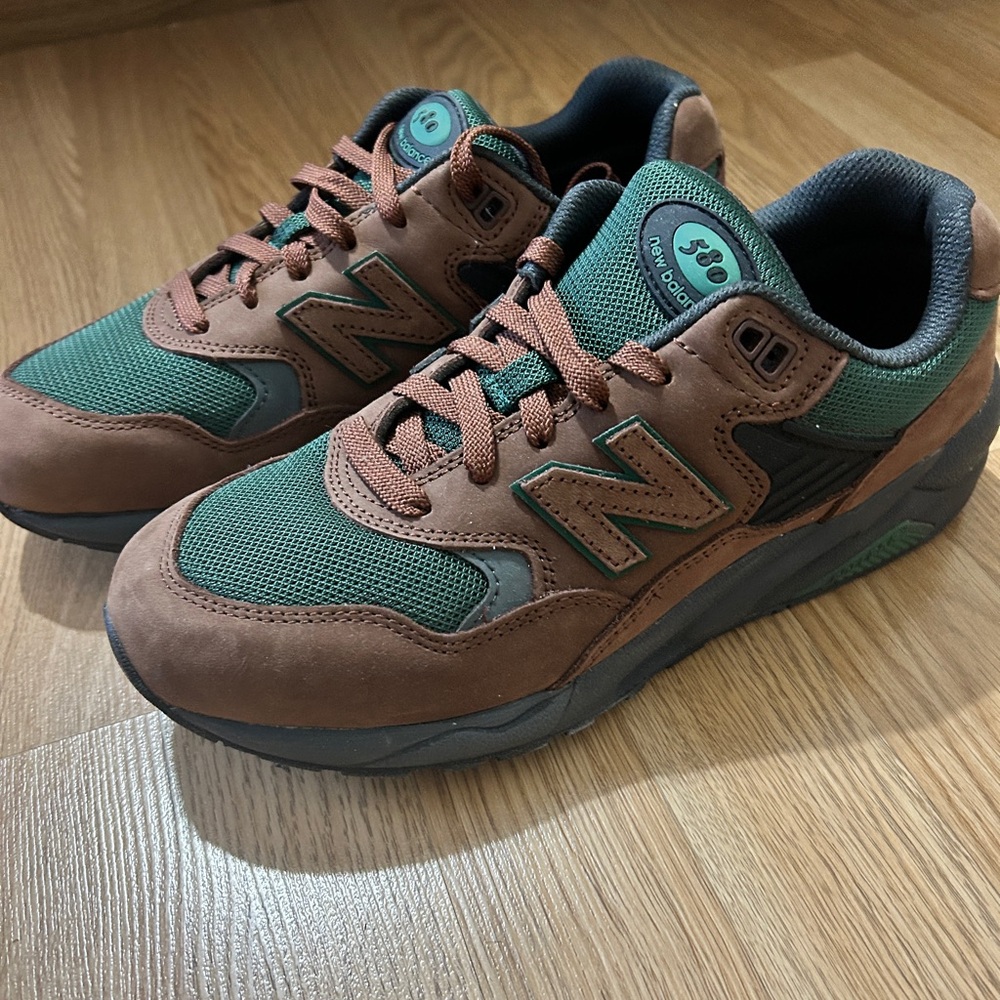 NWOB never worn New Balance 580